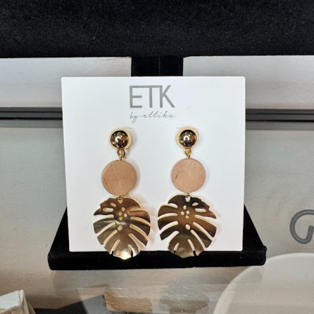 NWT Ettika Island Vibe Gold Palm Leaf Earrings - Picture 2 of 3